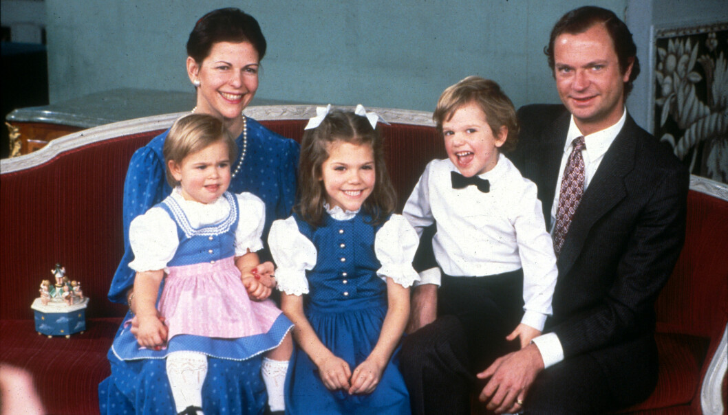 1983 valde familjen blå kläder. kungafamiljen 1983