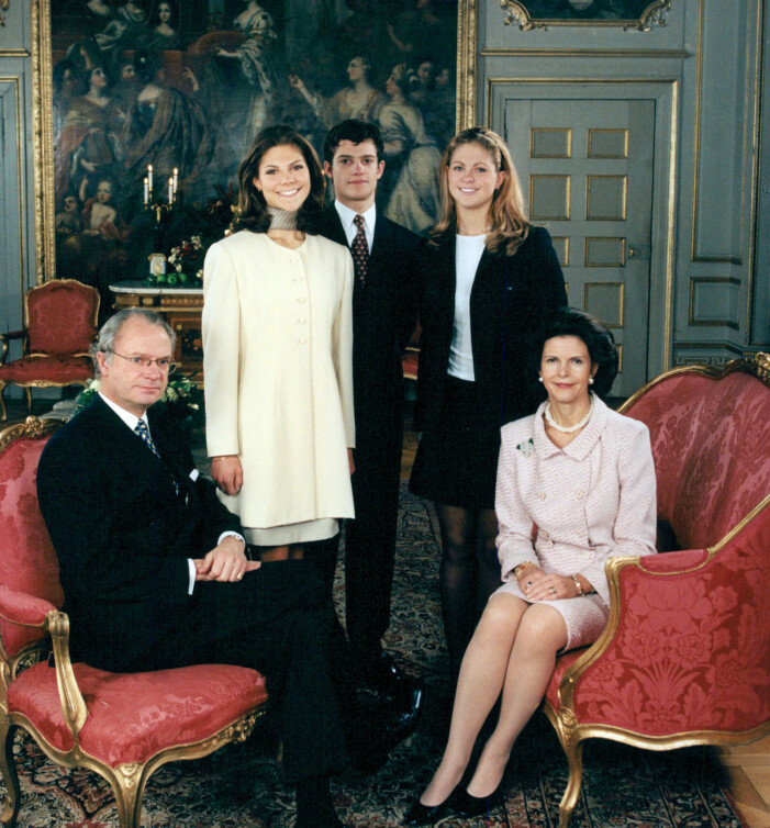 Julfotografering från 1997 och hela stora kungafamiljen är samlad. kungafamiljen 1997 firar jul