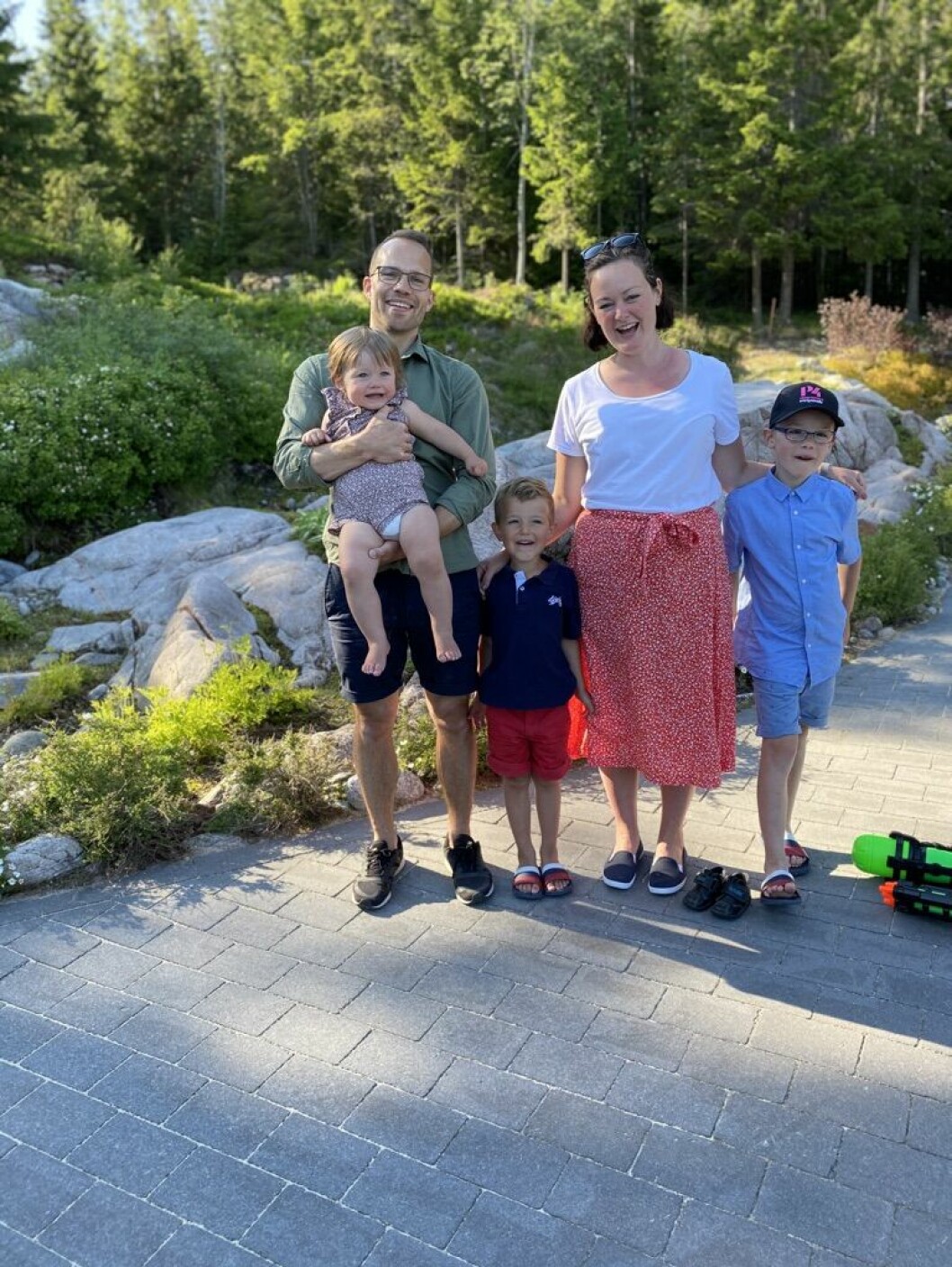 Stefan och Petra har försökt lägga upp sin vardag så att det ska funka för Stefan att ta hand om barnen själv när Petra behöver vara inlagd. Foto: Privat Familjen Edberg