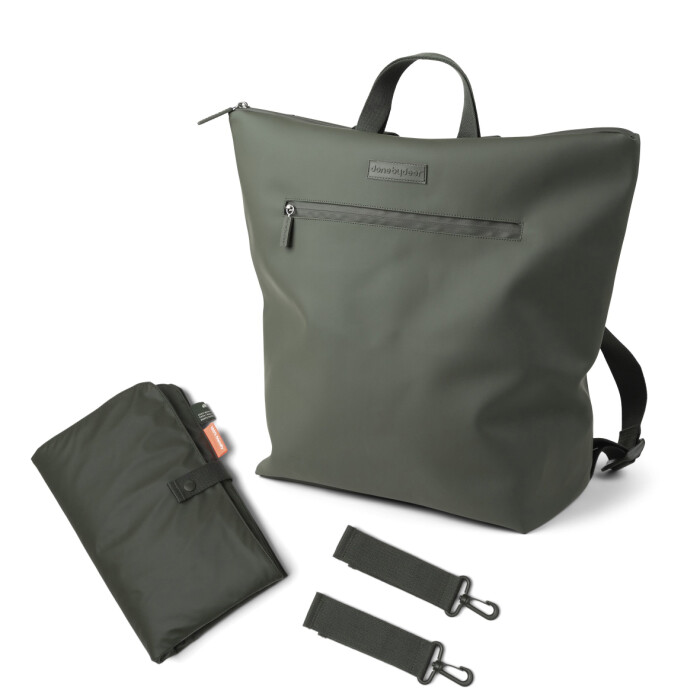 changing backpack skötryggsäck done by deer