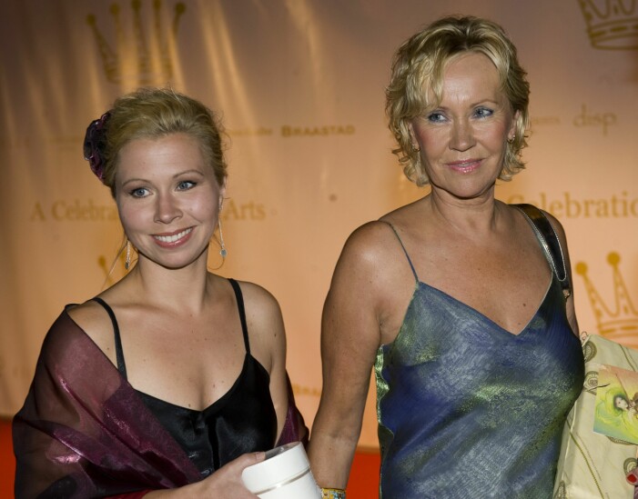 Agnetha Fältskog med dottern Linda år 2009. Agnetha med dottern Linda