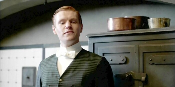 Stiliga Alfred går en matlagningskurs för några av tidens bästa kockar i tv-serien. Alfred