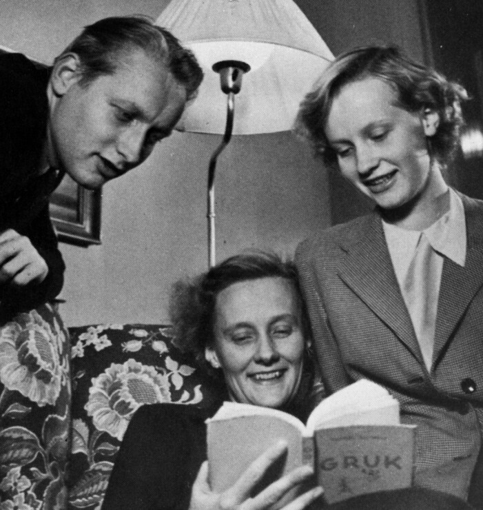 Astrid och barnen Lasse och Karin under 1940-talet. astrid lindgren och hennes barn lasse och karin