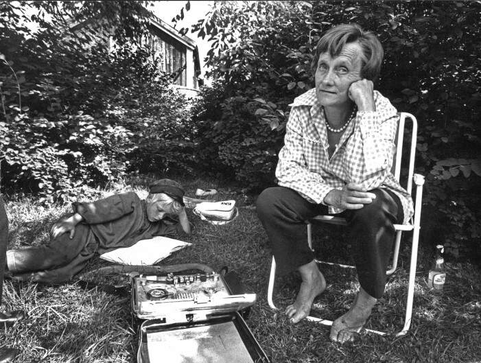 Jan Ohlsson och Astrid Lindgren under en paus vid inspelningen av Emil i Lönneberga 1971
