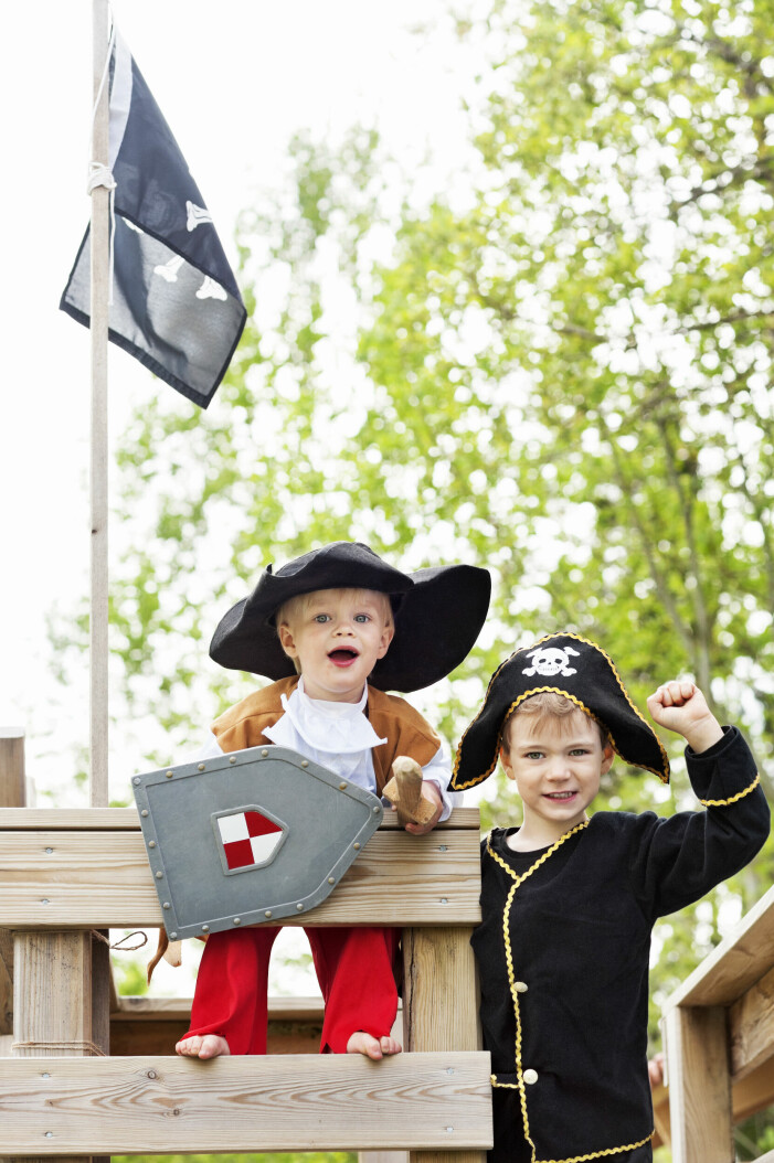 Barn utklädda till pirater