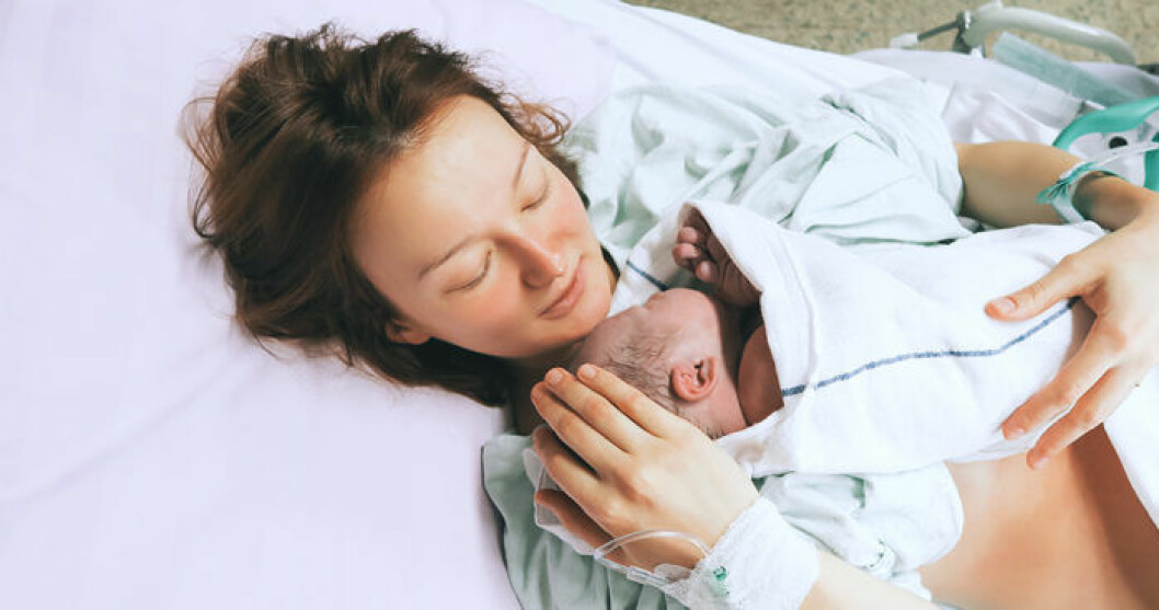 Att din nyfödda bebis kön är svullet eller att den har skorv i hårbotten är helt normalt.