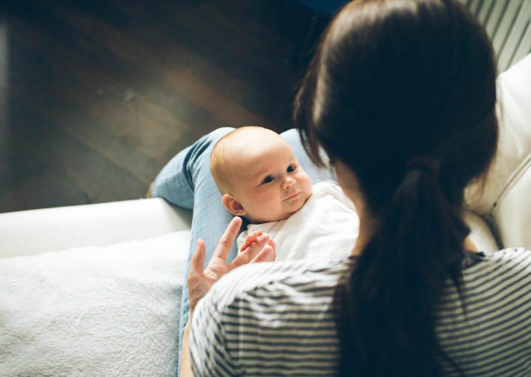 Storstädning idag? Nejnej, det blir inget med det . bebis och mamma hemma