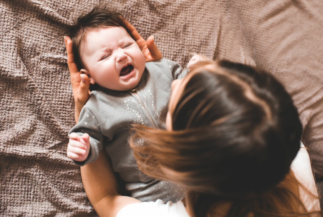 Redan nu testar forskarna att ge vaccinskydd till bebisar via gravida kvinnor. mamma och bebis som skriker