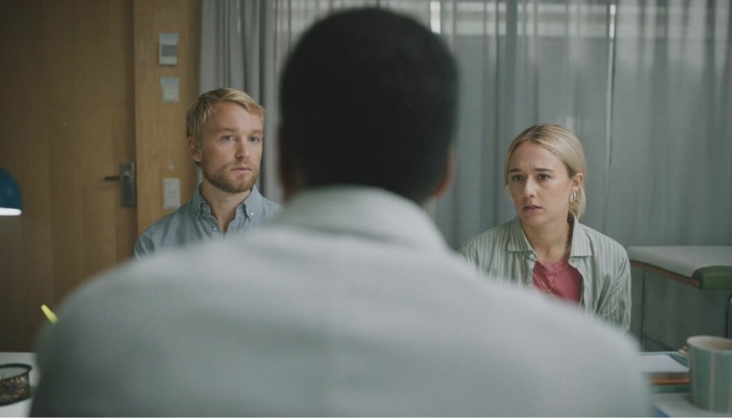 Tv-serien lyfter bland annat IVF. Björn Gustafsson och Alba August i Aalla utom vi