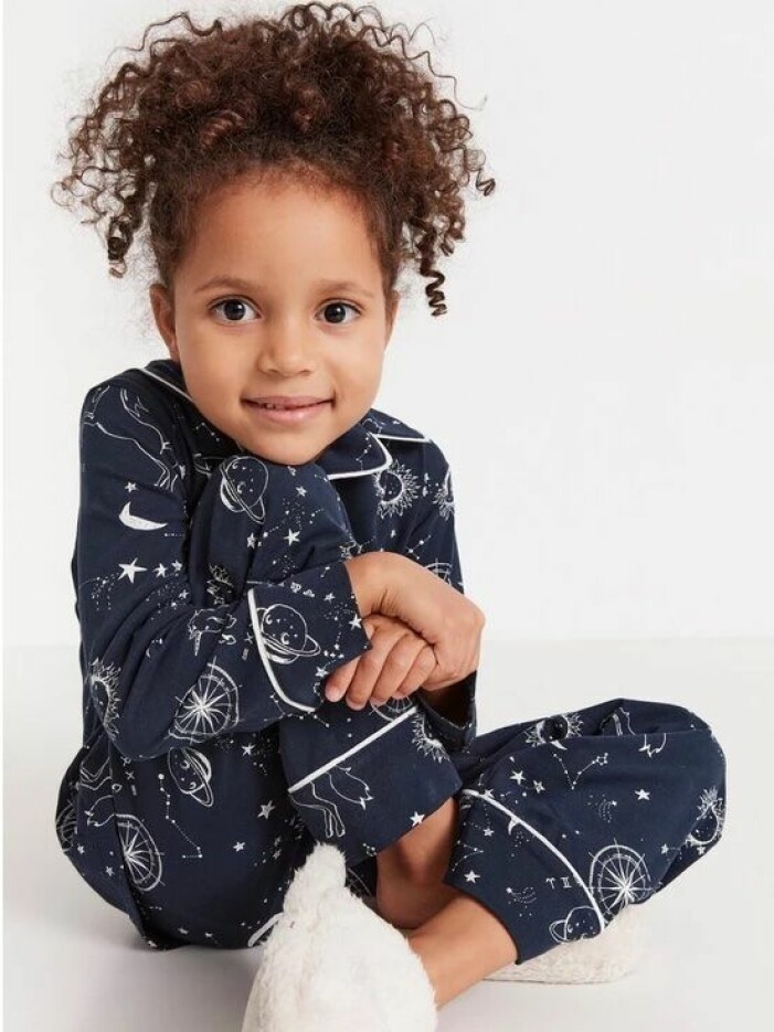 blå pyjamas med rymdtema från Lindex
