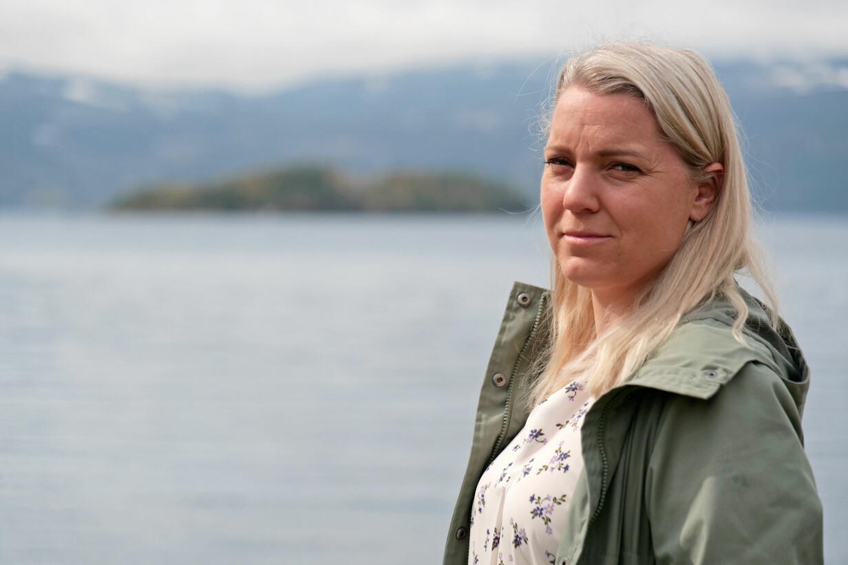 Carina Bergfeldt framför Utöya
