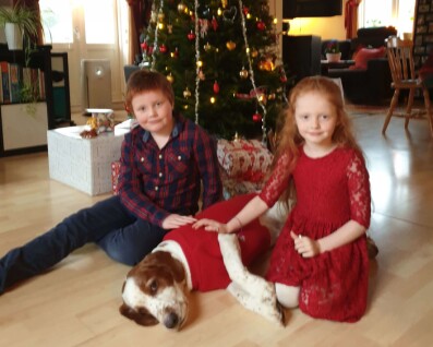 Charlie, 10, och systern Idun, 7. Charlie och Idun Bengtås på jul