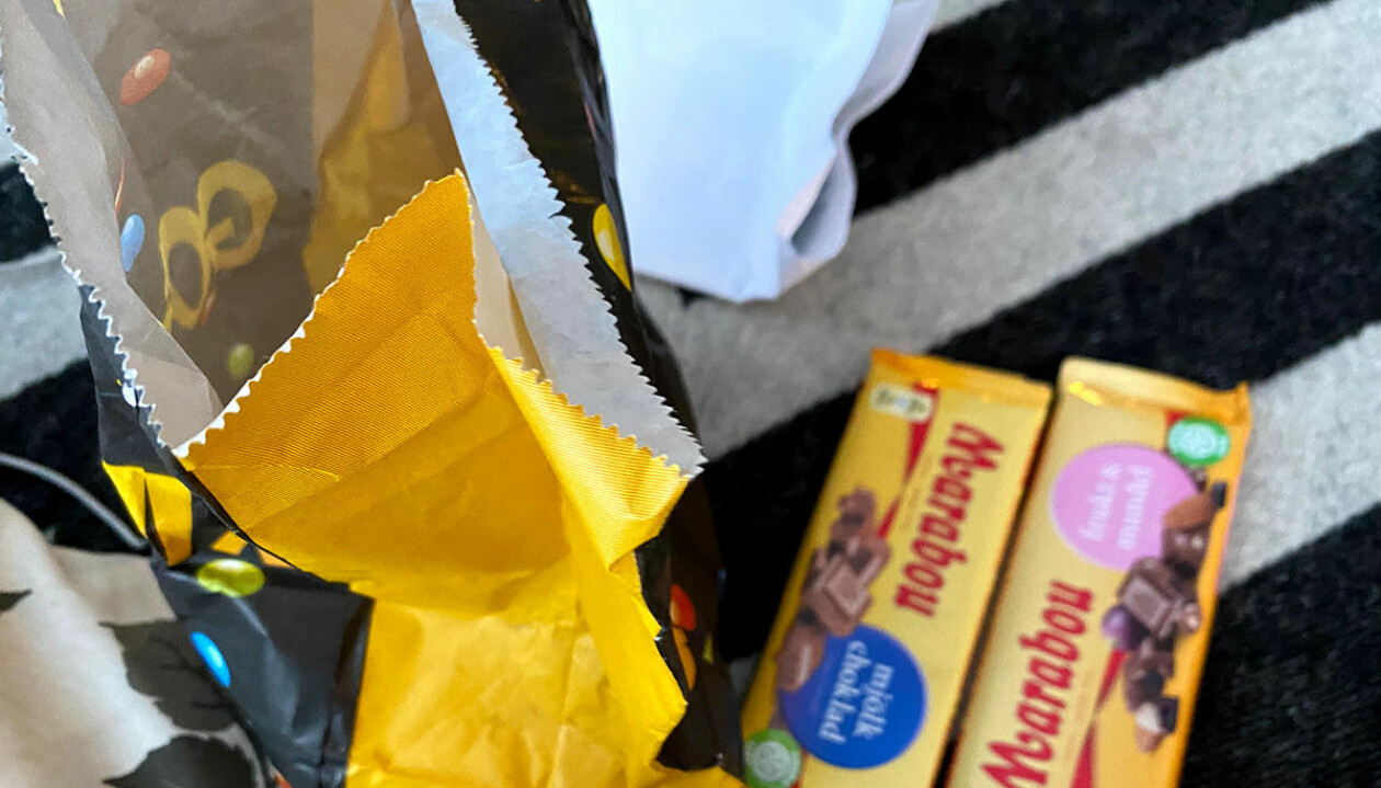 "Hemma bäddades jag ner i soffan med makens extremt stora godispåse, pizza, choklad och the Crown", skriver Nina om dagen då hon gjorde skrapningen. choklad efter skrapningen