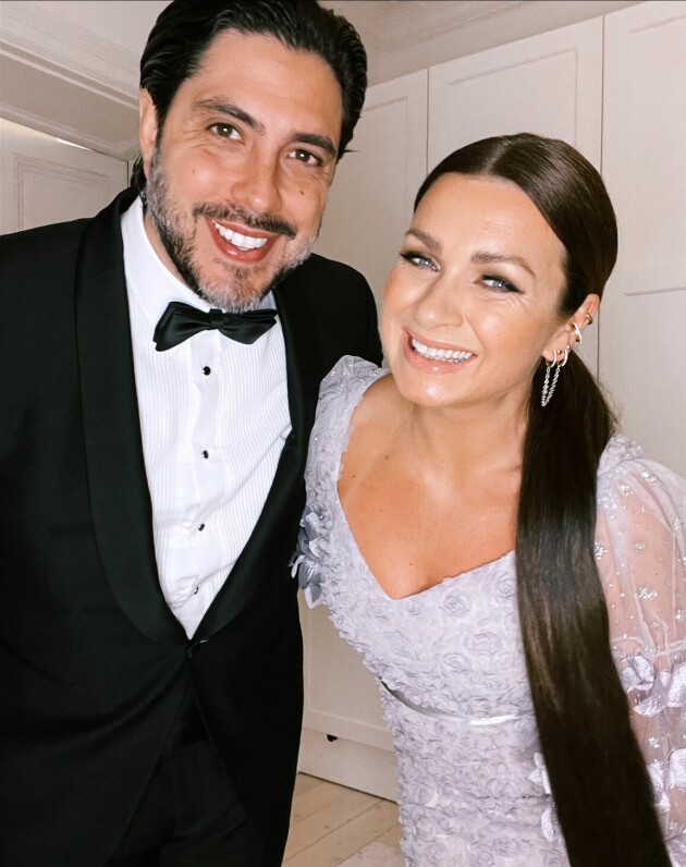 ”Jag vet inte hur det skulle vara att <span class=" italic" data-lab-italic_desktop="italic">inte</span> jobba tillsammans”, säger Claudia om att ha sin man Manuel som arbetskompis. claudia och mammen manuel
