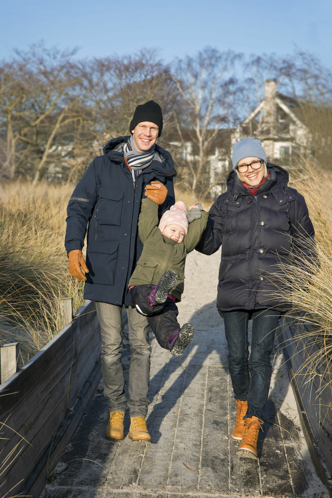 Ebba tillsammans med dem som betyder mest, Martin och Leonore. I framtiden hoppas hon kunna jobba inom Svenska kyrkan med att hjälpa andra som har det svårt.