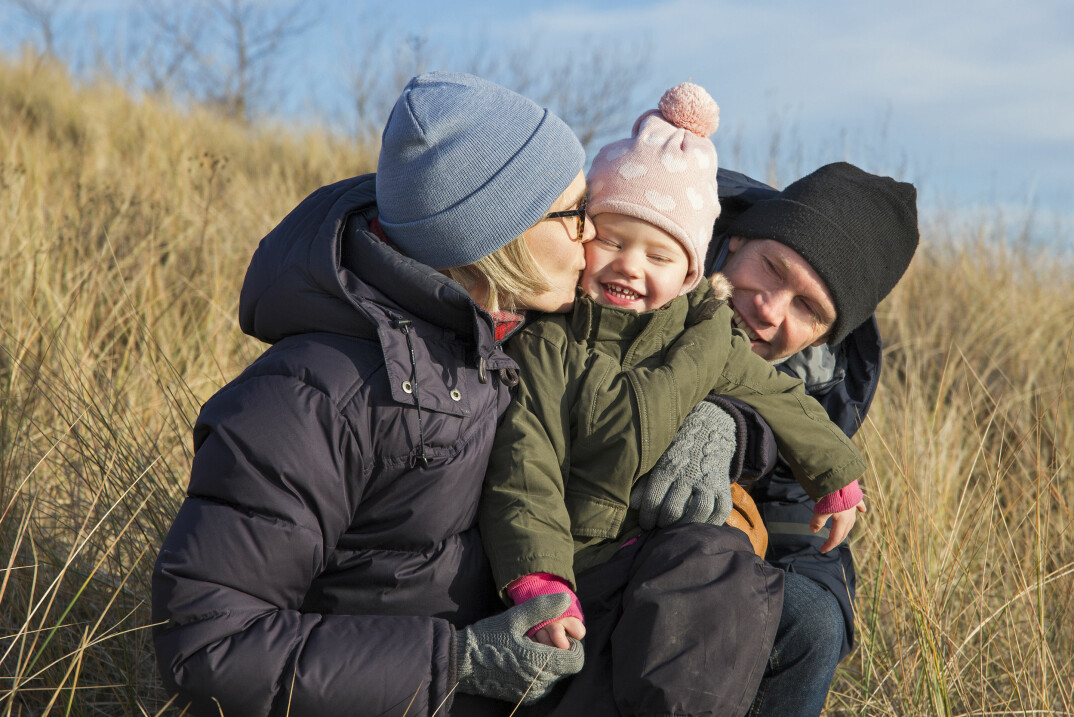 Att kunna hitta på saker tillsammans med sin familj igen betyder allt för Ebba. Här tillsammans med maken Martin och dottern Leonore.