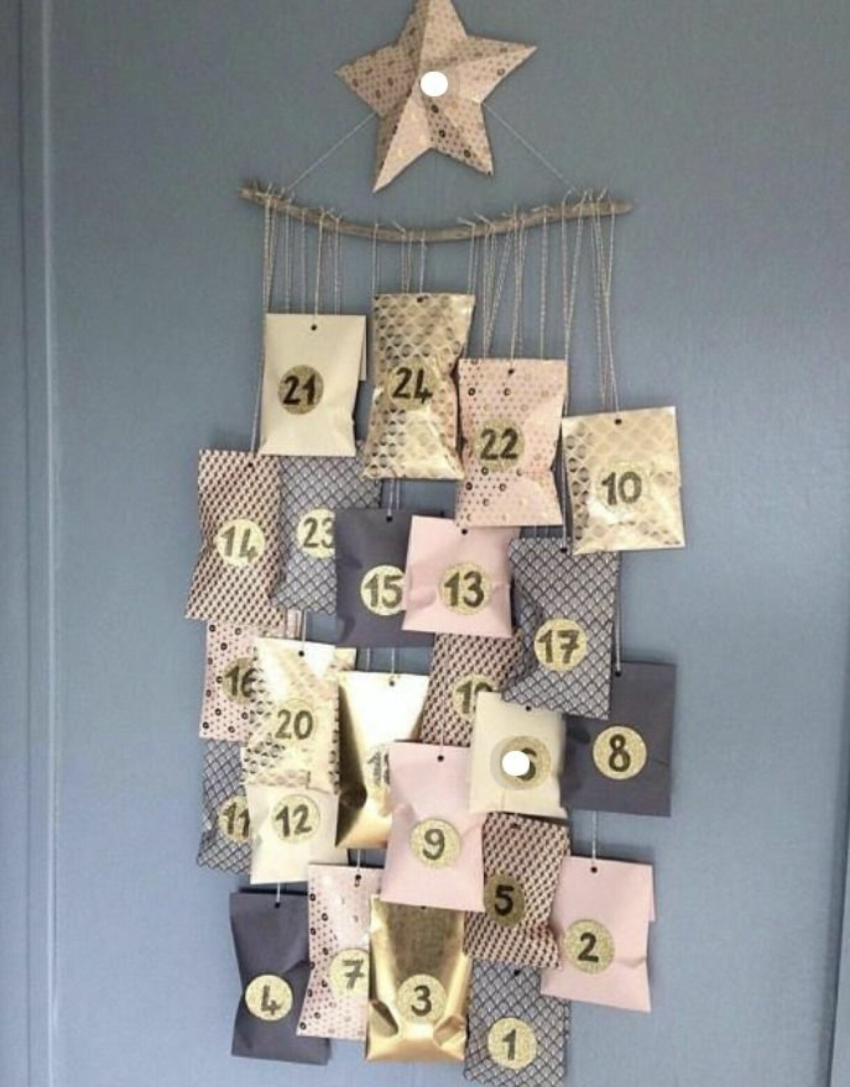 Egen adventskalender bohem på gren