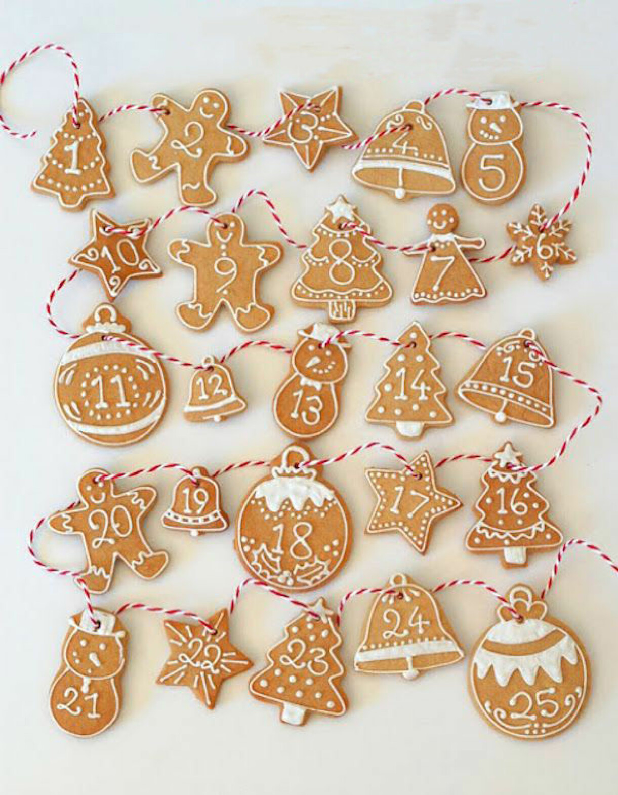 Foto: <a target="_blank" href="https://coolmomeats.com/2015/11/24/best-food-advent-calendars-2016/">Cool mates</a> Egen adventskalender DIY av pepparkakor
