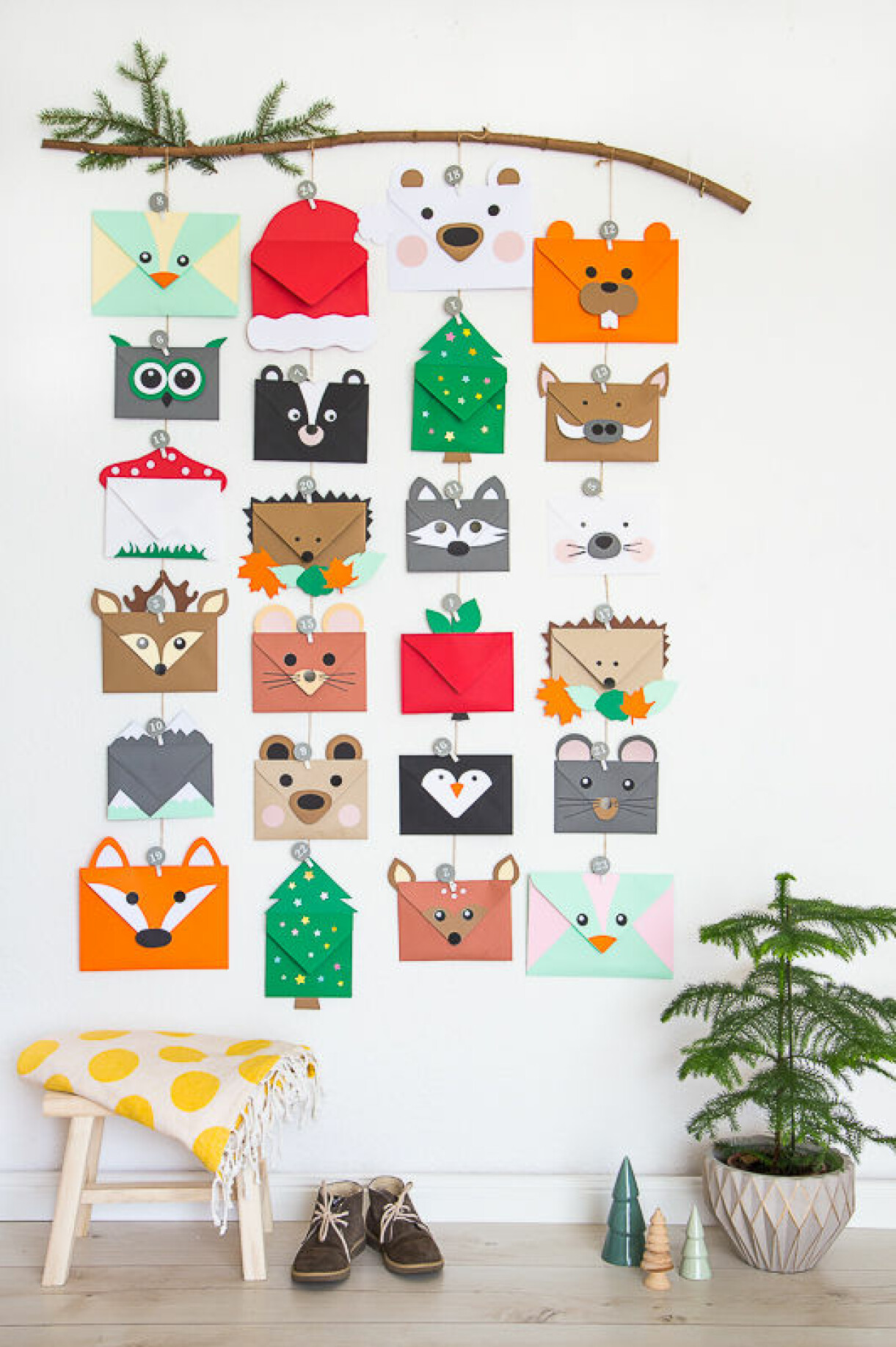 Foto: <a target="_blank" href="https://pfefferminzgruen.de/2017/11/tierischer-adventskalender-aus/">Pfefferminzgruen</a> Egen adventskalender för barn av kuvert