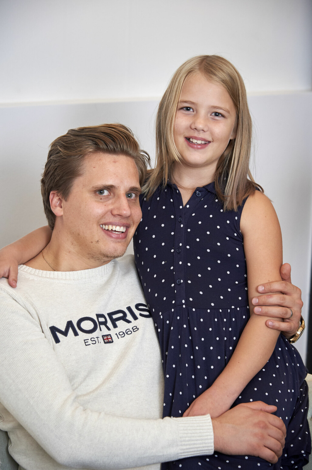 För Linuz var det självklart att donera en njure till sin bonusdotter Ellen. Foto: <span class=" italic" data-lab-italic_desktop="italic">Stefan Lindblom</span> Bonuspappan Linuz och Ellen.