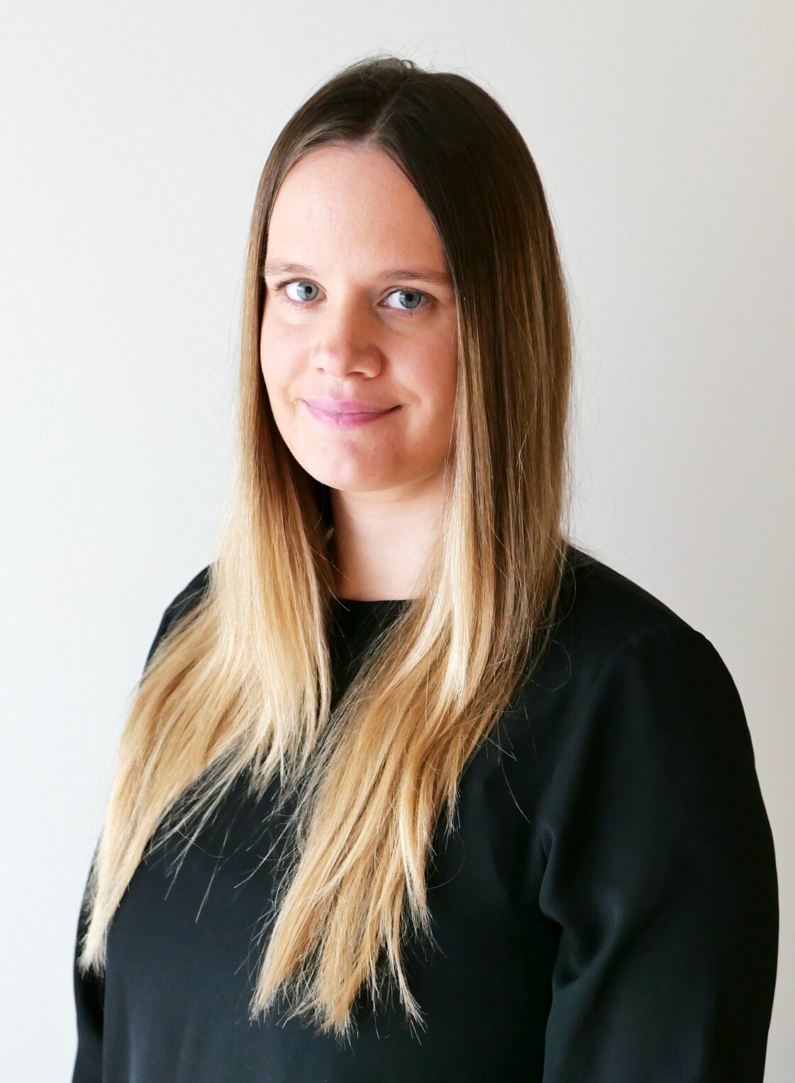 Emelie Edholm förlorade sin dotter Edit i magen och har nu skrivit en bok om det hon varit med om. Emelie Edholm