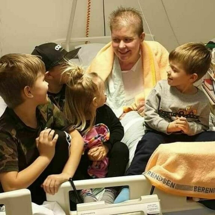 Emma när hon träffar sina barn på sjukhuset första gången