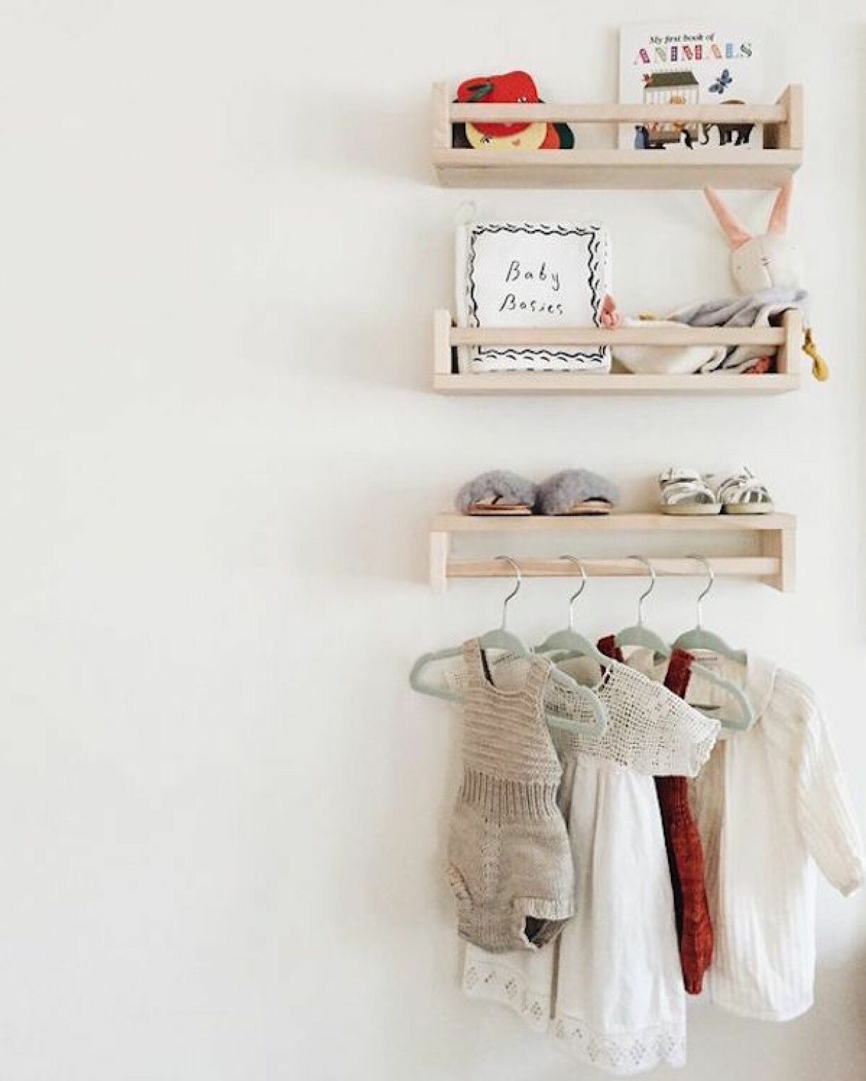 Foto: apartmentapothecary En fin boklist i barnrummet