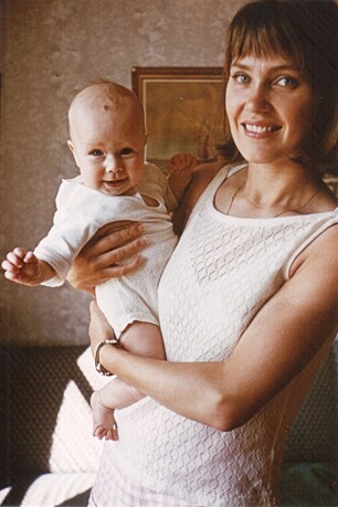 Charlotte och hennes mamma Eva. <span class=" italic" data-lab-italic_desktop="italic">Foto: Privat</span> Charlotte Sirc och mamma Eva.