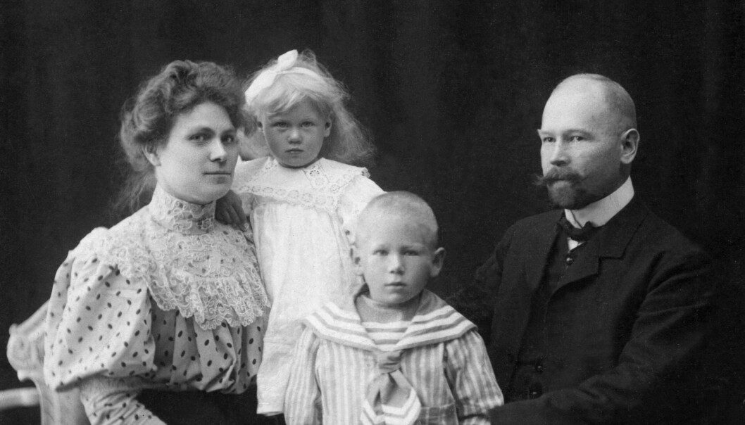 Kvinnor har alltid fått förhålla sig till moderskapet vare sig de vill eller inte, argumenterar Nina Åkestam Wikner. familj vid sekelskiftet