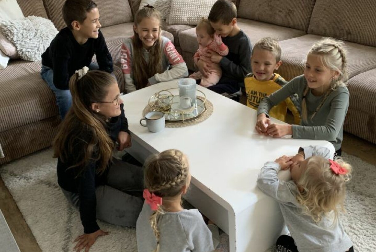 På familjemötet kan man behöva upprepa rutiner och regler, och det är viktigt att alla får komma till tals. Foto: Satu Nordling Gonzales. Familjemote hos Satu Nordling Gonzales.