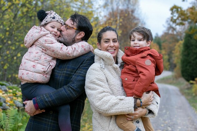 Familjen Campioni. Nina med barnen Essie och Rocco och mannen Simone