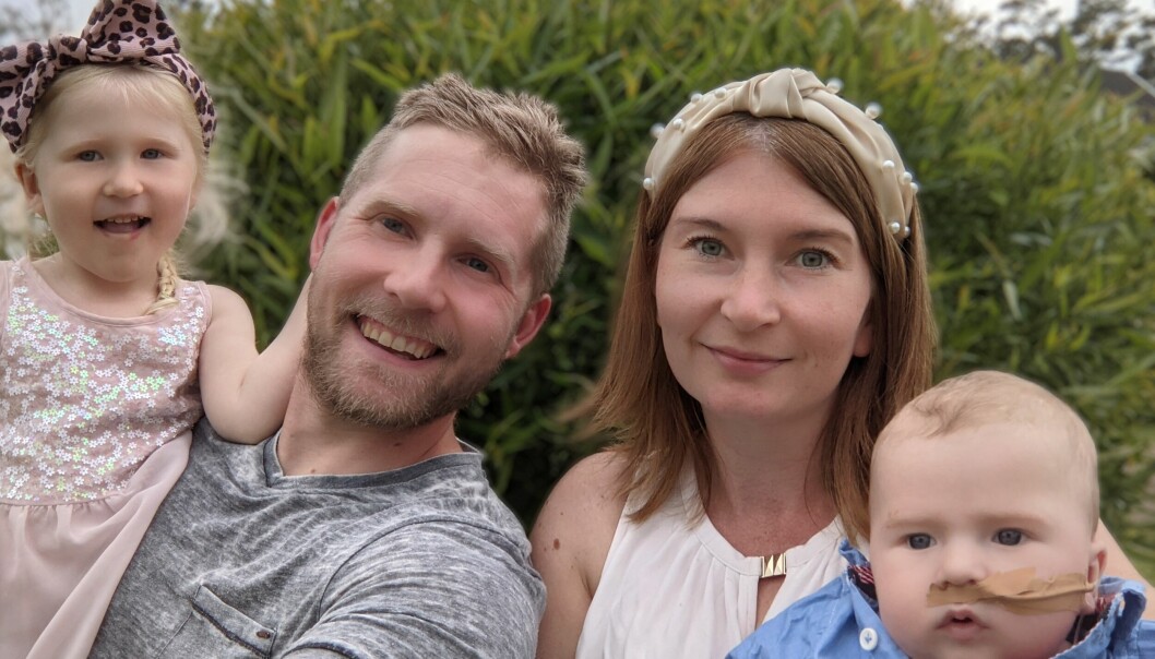Tyra, Patrik, Jennifer och Nemo. Nu kan familjen Svenblad-Broo äntligen se hoppfullt på framtiden. Foto: Privat. Familjen Svenblad-Broo