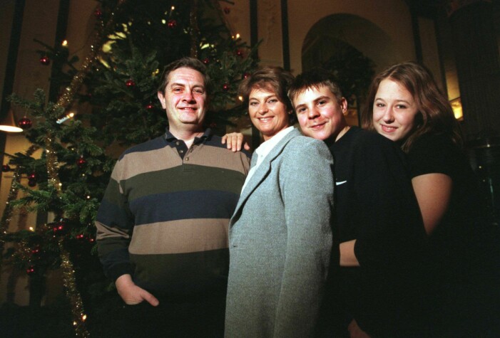 Familjen Svensson under pressträff inför filmen <span class=" italic" data-lab-italic_desktop="italic">Svensson Svensson</span>. Från vänster: Allan Svensson, Suzanne Reuter, Gabriel Odenhammar och Chelsie Bell Dickson. familjen svensson