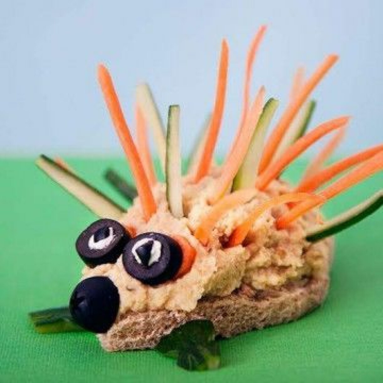 Foto: Tasteline förrätt till barn på nyår, hummusigelkott