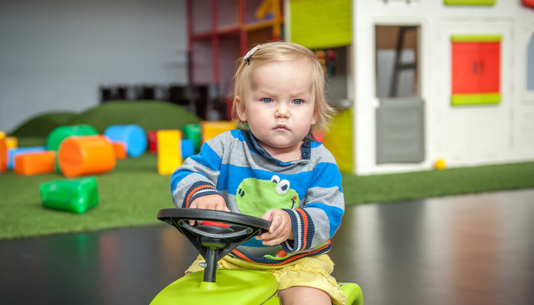 Vad tycker du om en avgiftsfri förskola som är obligatorisk från två års ålder? Förskolebarn som leker
