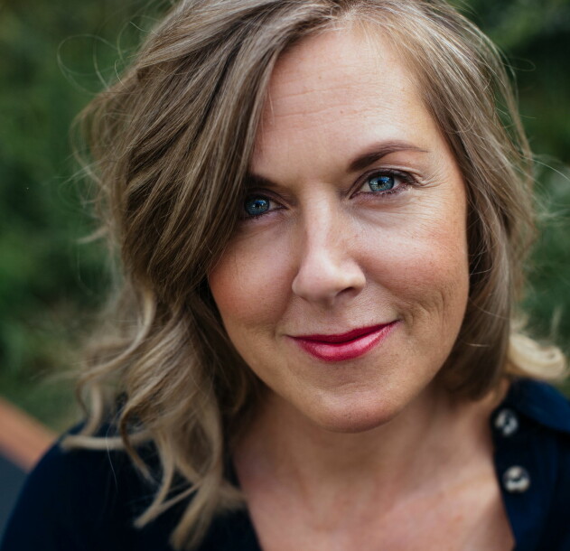 Frida Berry Eklund har bland annat skrivit boken <em>Prata med barn om klimatet</em>. Foto: Natur och Kultur/Appendix Fotografi