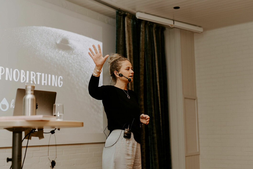Frida Detter håller i kurser och föreläser om hypnobirthing. Frida Detter