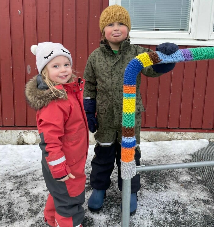 När det är pappa-vecka får Elisabeth filmer och bilder på barnen Gry och Åke skickad till sig. Foto: Privat Elisabeth Lindroths barn Gry och Åke