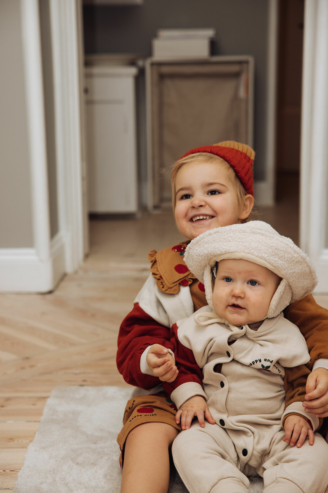 Papporna ville vänta med att tänka på syskon tills Miriam acklimatiserat sig i familjen. Foto: Hampus Forssander Miriam och Astrid