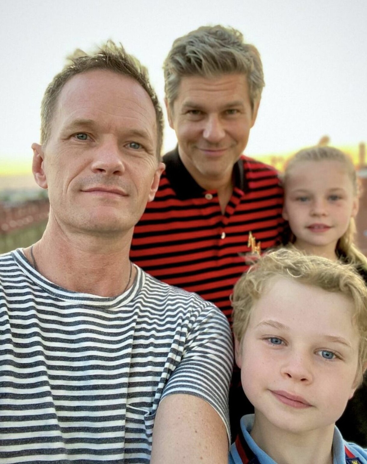 How I met your mother-skådisen och hans man har tvillingarna Gideon och Harper ihop