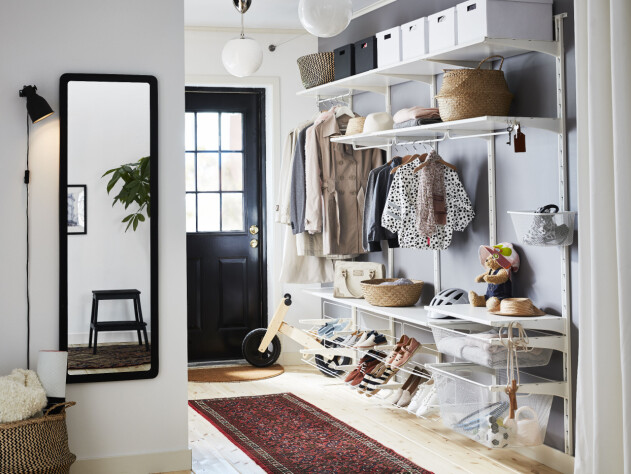 Kom ihåg belysningen och sätt delar av förvaringen i barnens egen höjd, tipsar Lina. Foto: Ikea hall barnfamilj