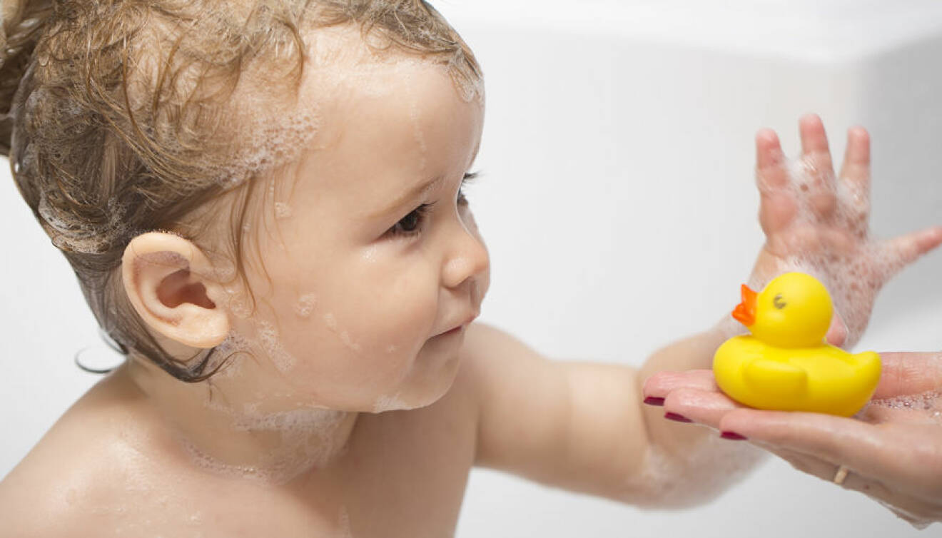 Badleksaker kan innehålla farliga bakterier