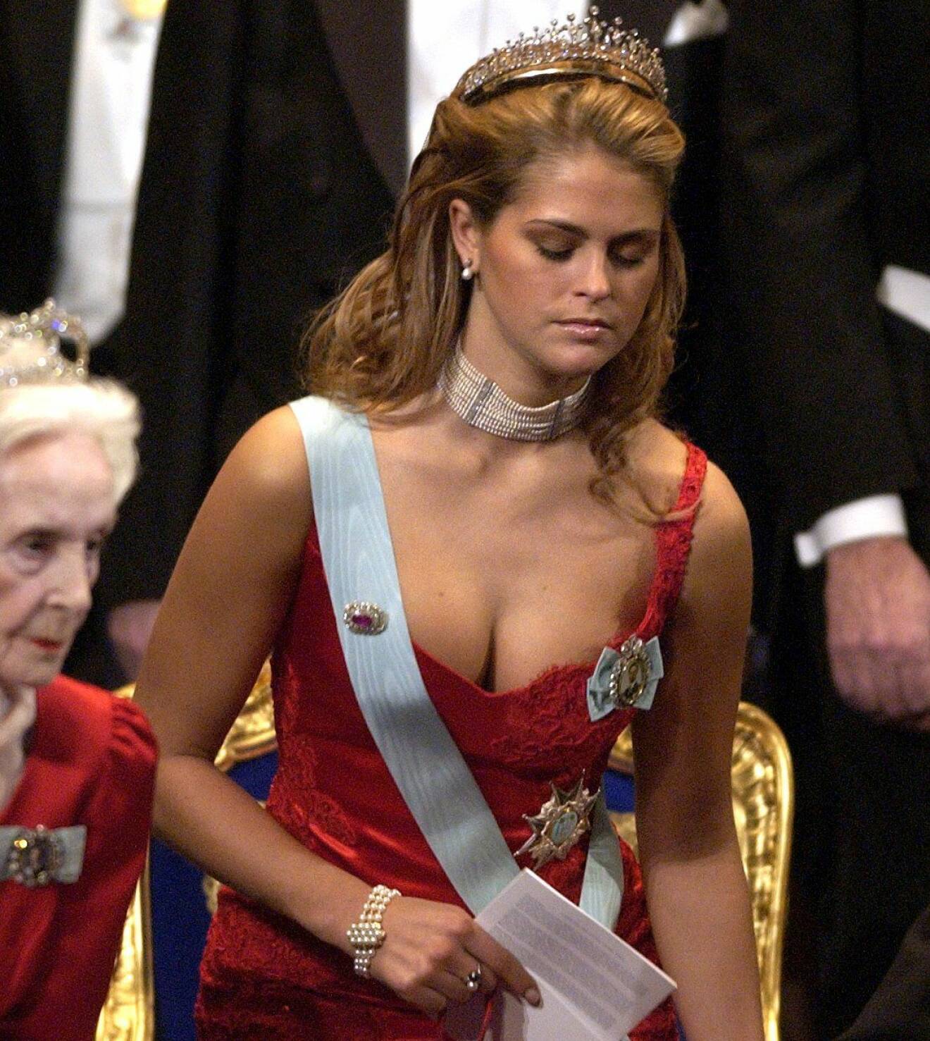 Prinsessan Madeleine på Nobelfest i röd klänning