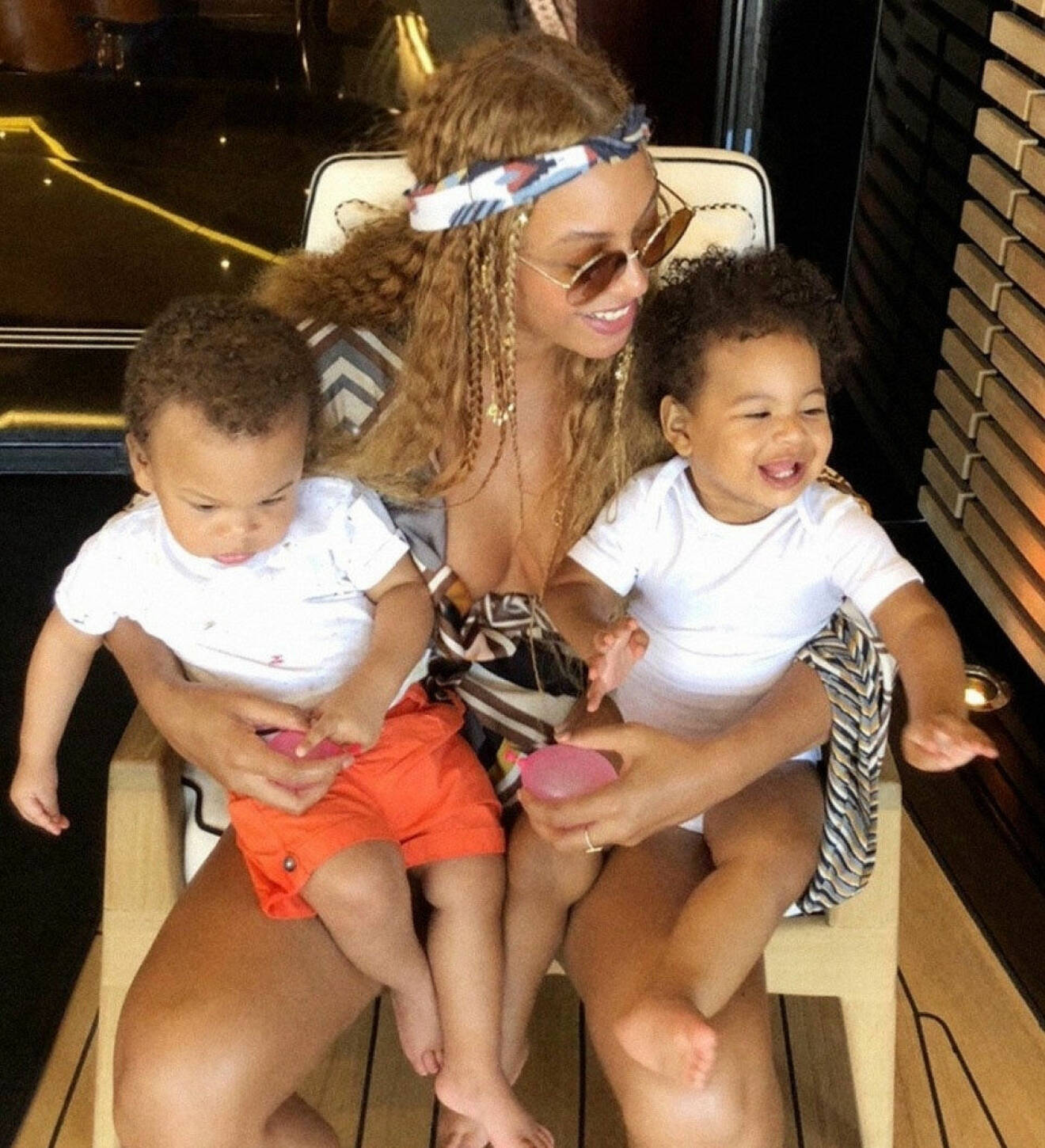 Beyonce med tvillingarna Rumi och Sir