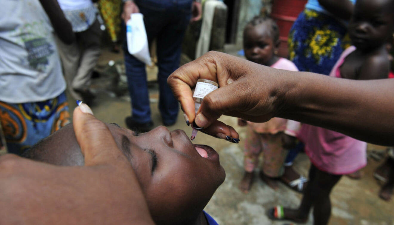 Barn vaccineras mot polio