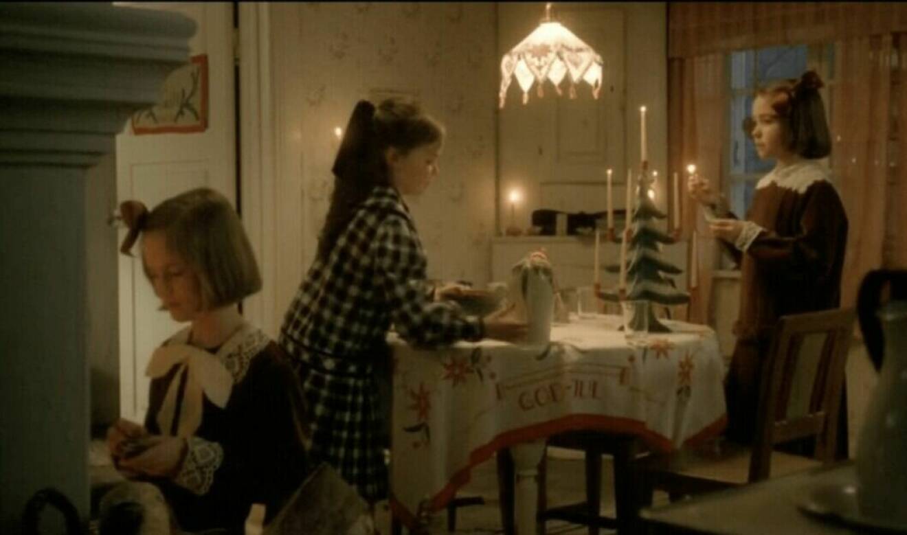 Anna, Britta och Lisa pysslar kring jul hemma hos Lisa.