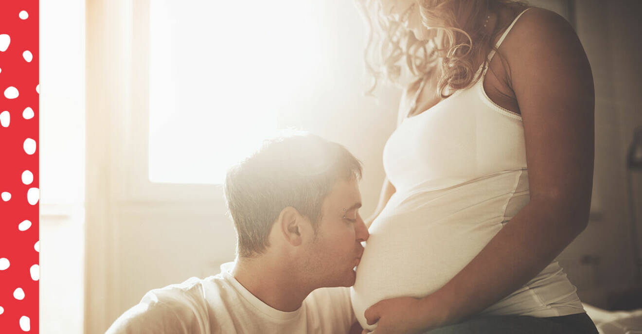 Blivande pappa pussar gravid flickvän