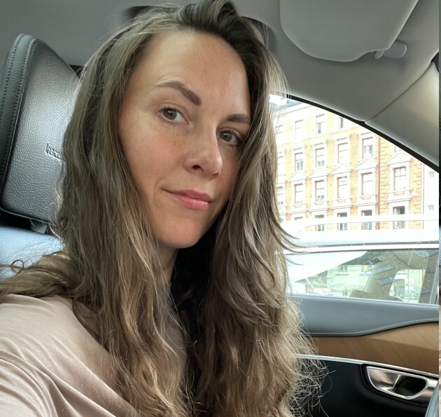 Louise berättar om hur det kändes när hon valde att ha barnen länge på förskolan. Louise Edlund Winblad