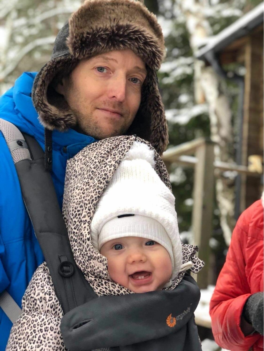 Att gå isär som par blev bättre för både Jon, Sara och lilla Mio. Jon och Mio
