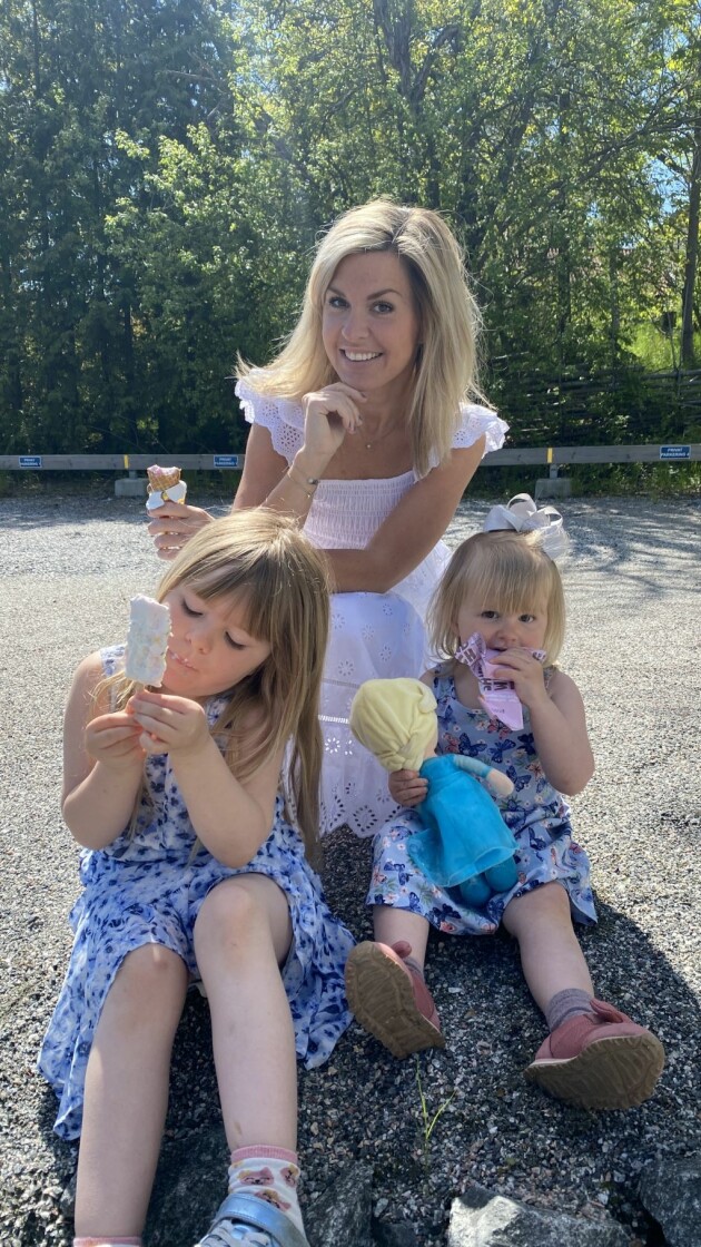 I sommar kommer Jessica för första gången ha flickorna varannan vecka. Jessica med döttrarna Elsa och Bonnie